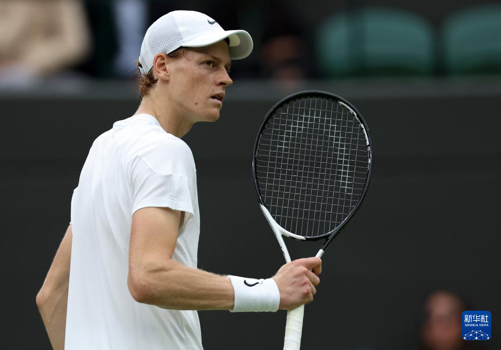 两队排名相 两队排名相