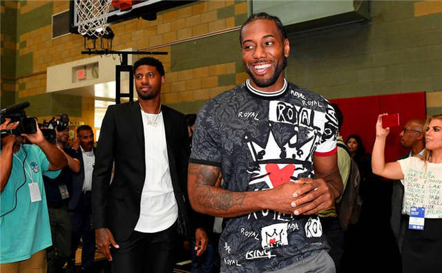 件套落在地 件套落在地